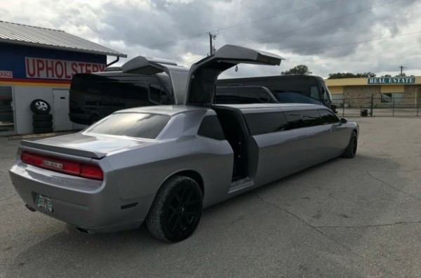 Не едущий Challenger с &laquo;крыльями чайки&raquo;