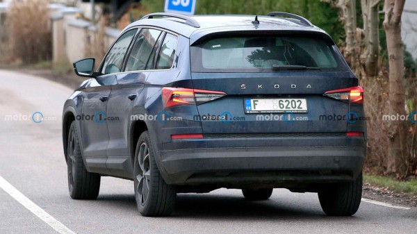 На тестах замечен обновленный кроссовер Skoda Kodiaq 2021 года 