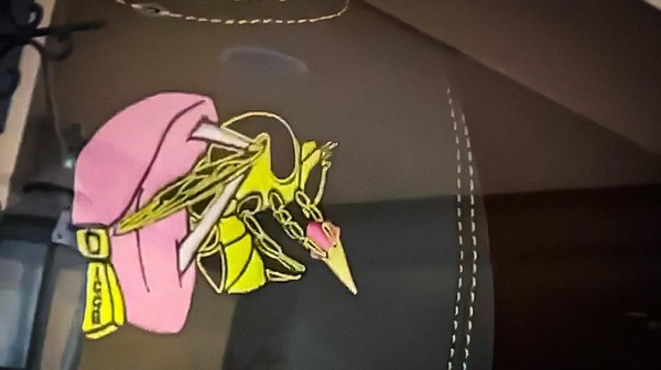 В Сети появились фотографии розового Rezvani Tank с лимонным салоном