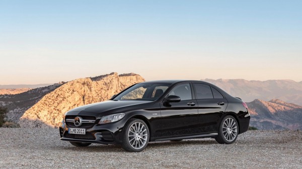 Mercedes-Benz отзывает 270 тыс. авто C-Class по всему миру из-за риска возгорания