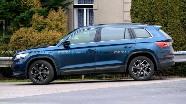 На тестах замечен обновленный кроссовер Skoda Kodiaq 2021 года 
