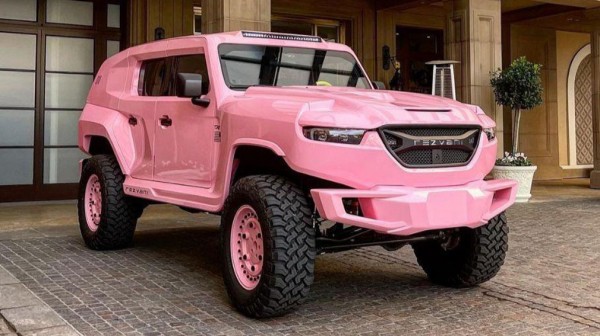 В Сети появились фотографии розового Rezvani Tank с лимонным салоном
