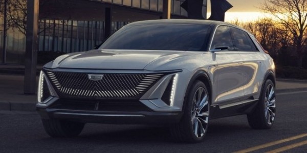 Интерфейс Cadillac Lyriq от создателей Cyberpunk 2077