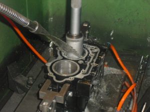 Как правильно делается хонингование цилиндров двигателя