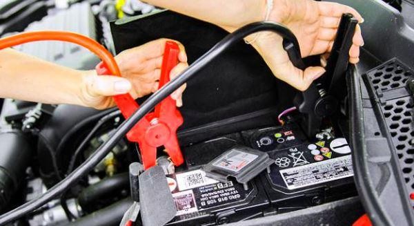 Как правильно прикурить от другого автомобиля когда сел аккумулятор?