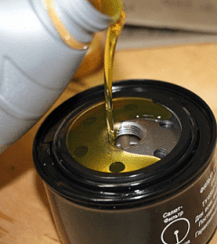 Какой объем масла заливать в двигатель?