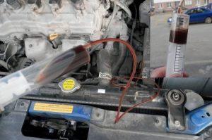 Какой объем масла заливать в двигатель?