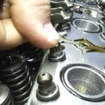 Перелив масла в двигатель: последствия и признаки