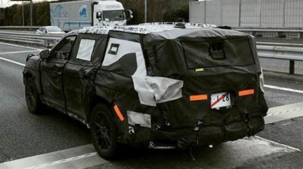 Свежие фото Toyota Land Cruiser 300