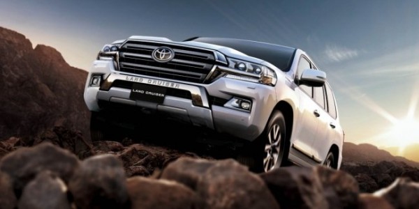 Свежие фото Toyota Land Cruiser 300