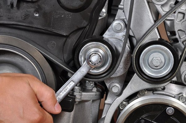 Свистит ремень при запуске двигателя