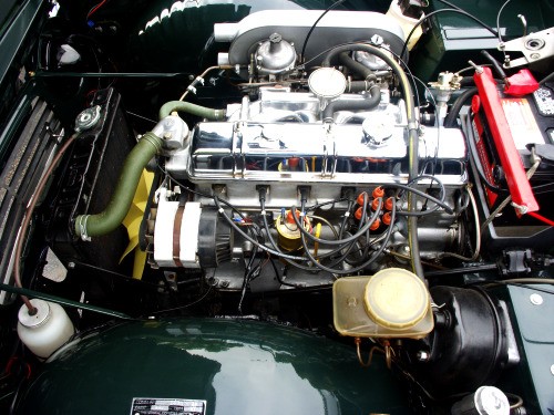 Застучал двигатель: что делать и как определить причину