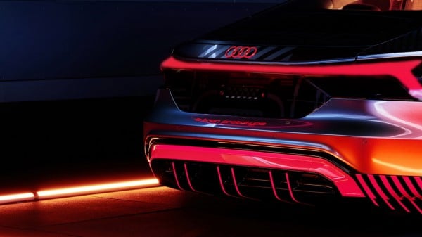 Электроседан Audi e-tron GT показали на видео перед премьерой