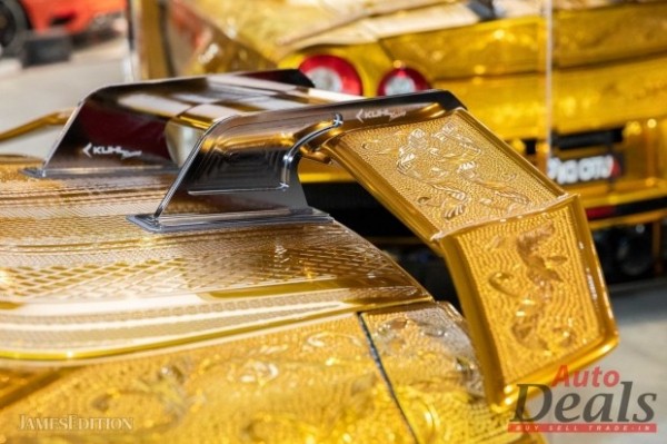 &laquo;Ты мой золотой&raquo;: в Дубае продается уникальный Nissan GT-R