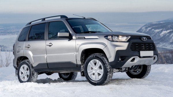 В Сети появились первые изображения трёхдверной Lada Niva Travel