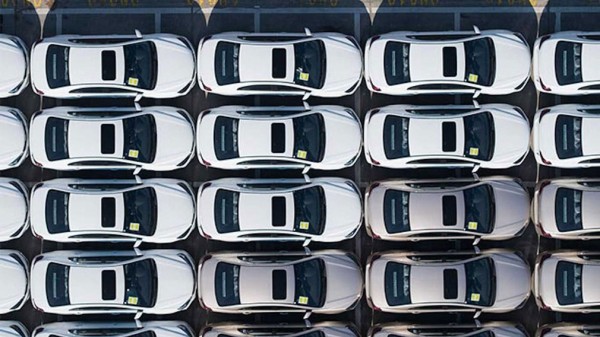 В Китае построили самую большую в мире мозаику из машин