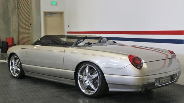 На продажу выставлен уникальный родстер Ford Speedbird, построенный почти 20 лет назад