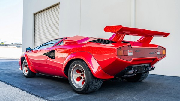 На продажу выставили редкий Lamborghini Countach 1982 года