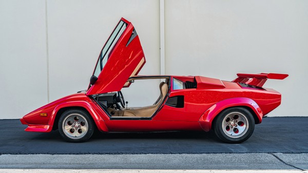 На продажу выставили редкий Lamborghini Countach 1982 года