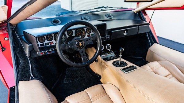 На продажу выставили редкий Lamborghini Countach 1982 года