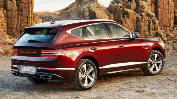 В Сети появились изображения нового купе-кроссовера Genesis GV80