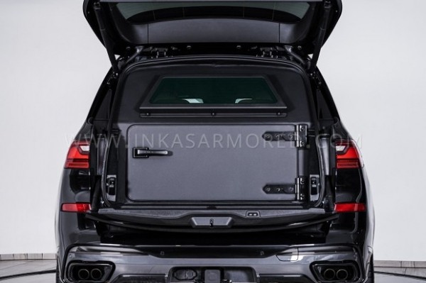 Канадцы построили первый в мире бронированный BMW X7 &laquo;для всех&raquo; (видео)