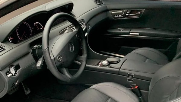 Россиянин выставил на продажу уникальный Mercedes-Benz CL 63 AMG в состоянии нового