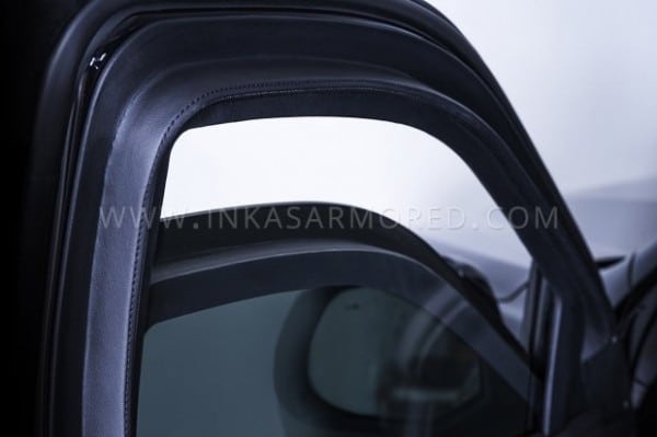 Канадцы построили первый в мире бронированный BMW X7 &laquo;для всех&raquo; (видео)