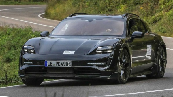 Компания Porsche анонсировала электроуниверсал Taycan Cross Turismo