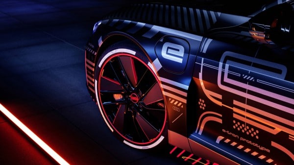 Электроседан Audi e-tron GT показали на видео перед премьерой