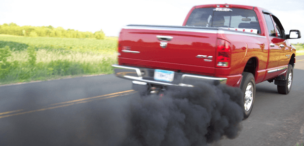 О чем может рассказать дым из выхлопной трубы