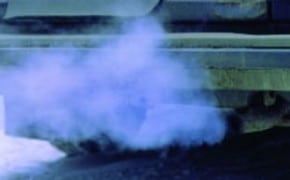 О чем может рассказать дым из выхлопной трубы