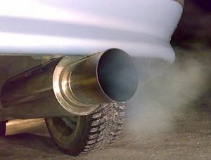 О чем может рассказать дым из выхлопной трубы