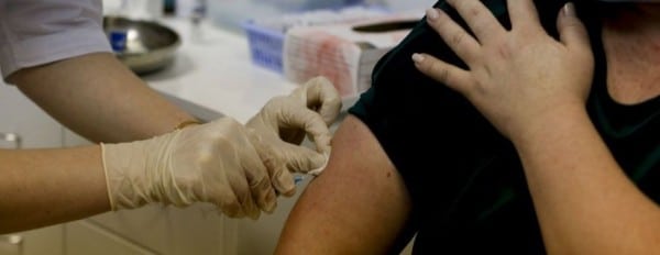 смогут застраховаться от побочных эффектов вакцины от COVID-19