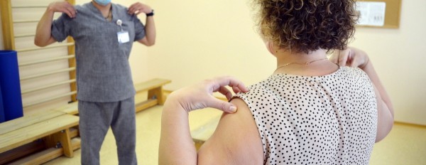 Только 0,6% переболевших COVID-19 россиян прошли реабилитацию за счет ОМС