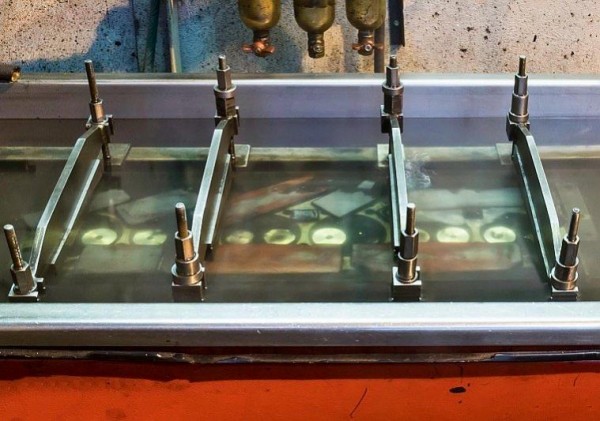 Треснул блок двигателя: что делать?