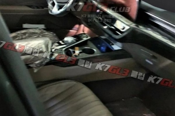 В Сеть попали фото роскошного интерьера KIA K8 В Сеть попали фото роскошного интерьера KIA K8