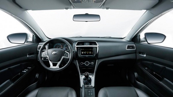 ТОП-3 бюджетных автомобилей для такси