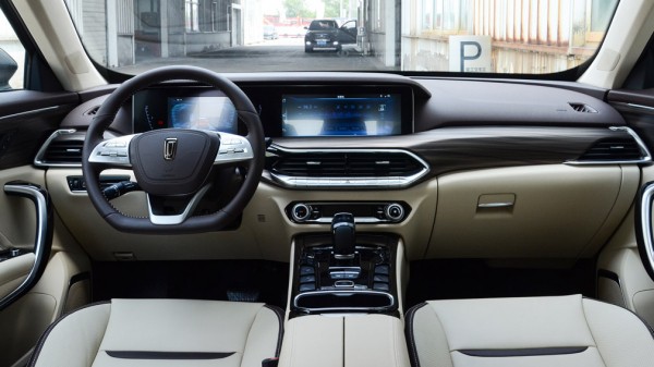 В России FAW представит новый кроссовер Bestune T77 летом 2021 года