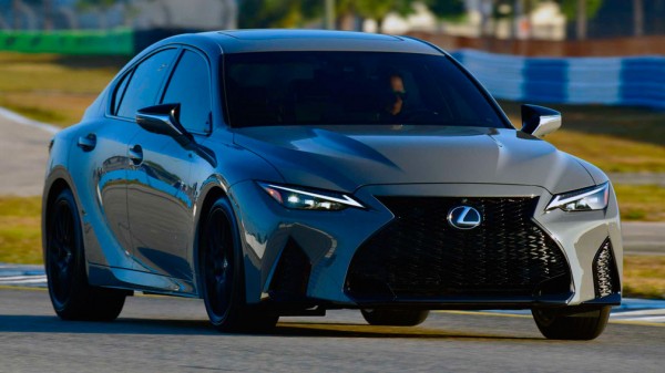 Lexus готовит спецверсию седана IS, оснащенную атмосферным V8