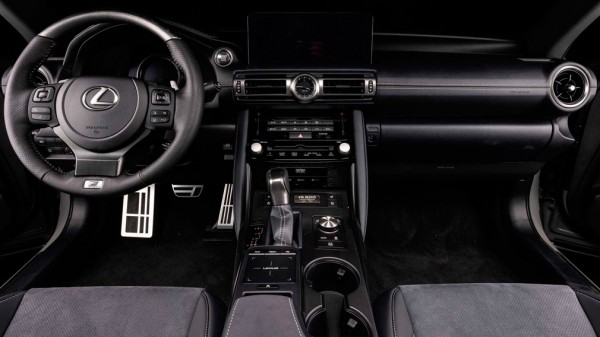 Lexus готовит спецверсию седана IS, оснащенную атмосферным V8