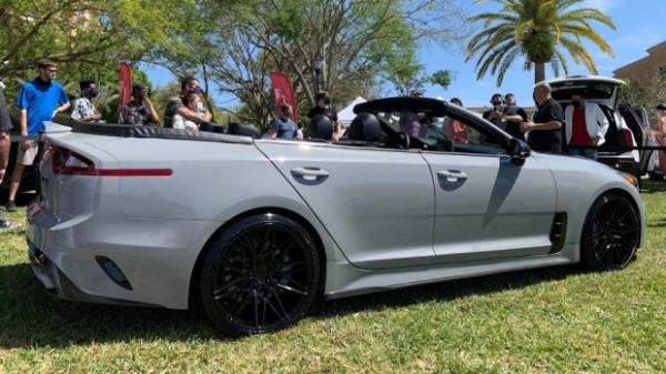 KIA Stinger лишился крыши