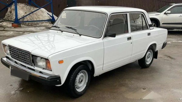 В России продают ВАЗ-2107 почти без пробега за 1 млн рублей