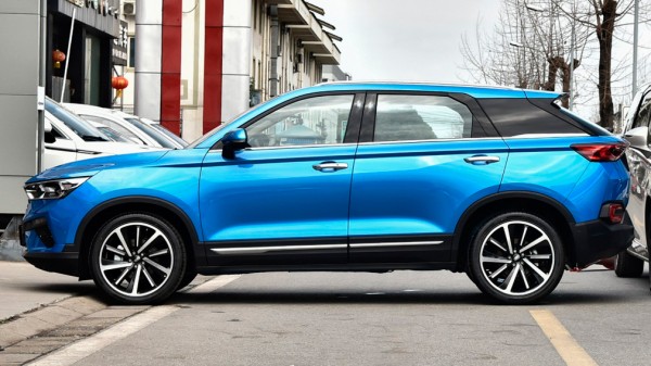 В России FAW представит новый кроссовер Bestune T77 летом 2021 года