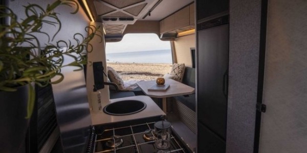 Гриль и минибар. А что еще нужно в дороге?