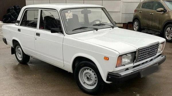 В России продают ВАЗ-2107 почти без пробега за 1 млн рублей