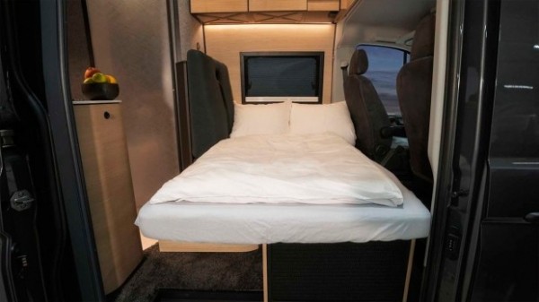 Гриль и минибар. А что еще нужно в дороге?