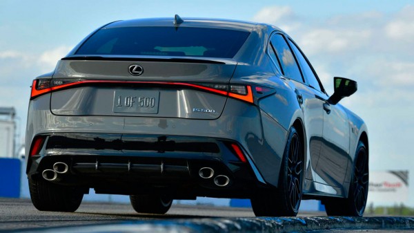 Lexus готовит спецверсию седана IS, оснащенную атмосферным V8