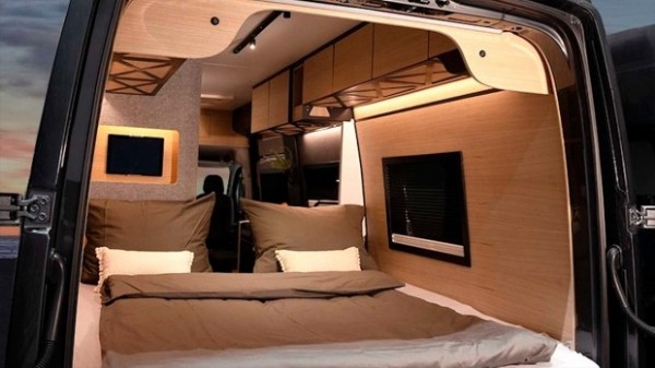 Гриль и минибар. А что еще нужно в дороге?