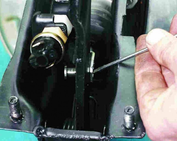 Как заменить вакуумный усилитель тормозов